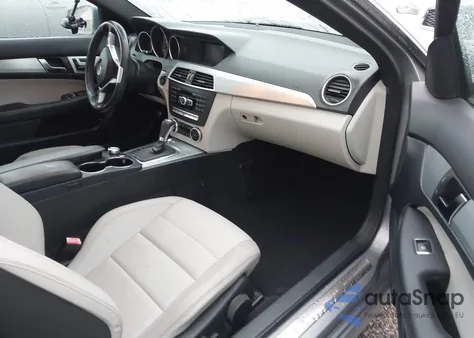 2012 Mercedes-Benz C 350 Sport из США, поврежденный, VIN WDDGJ5HB2CF735553